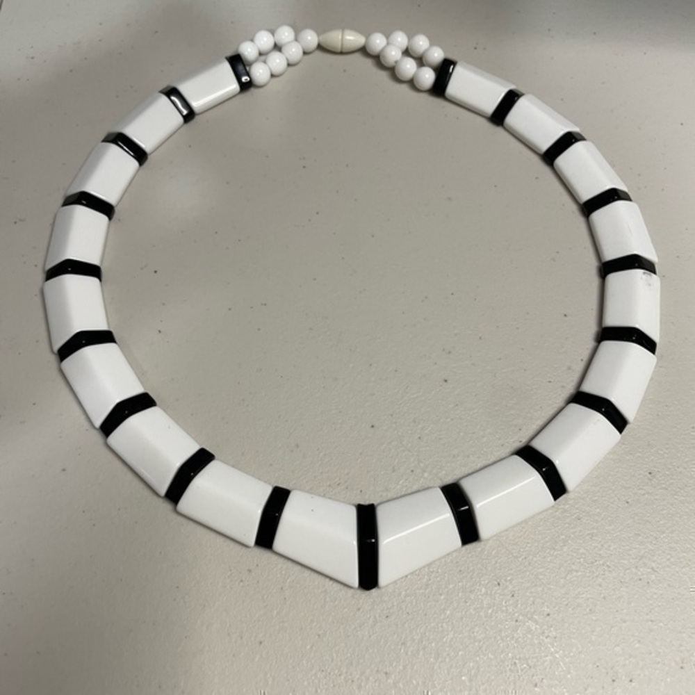 Vintage AVON 1989 Classic Line Black & White Statement Necklace 7.5” length